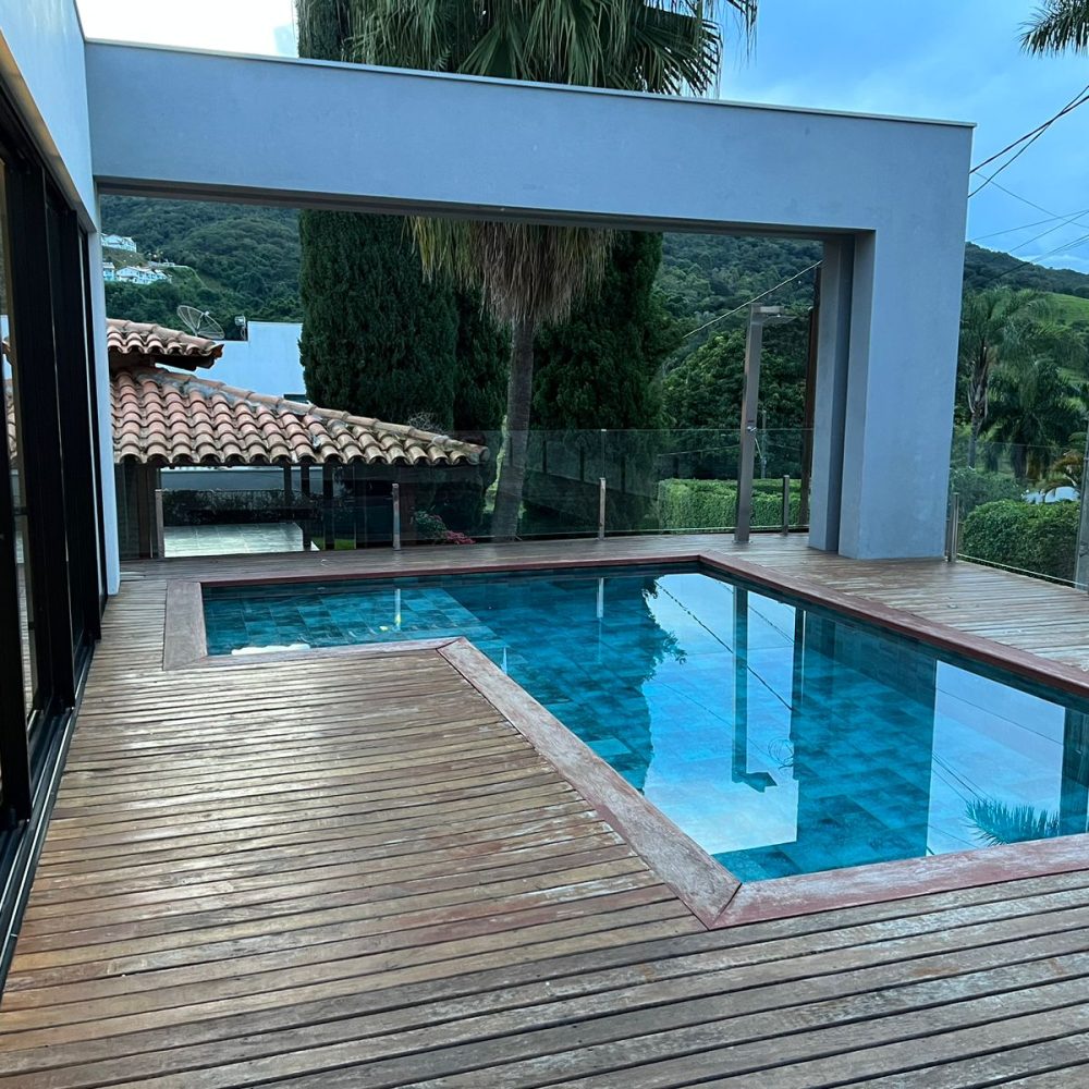 8164b033-6b7a-4d52-9f67-2d1ca08c8d2a