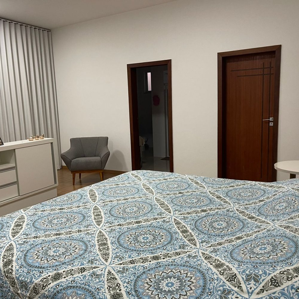 90103518-86ff-414d-bab6-8f270e263741