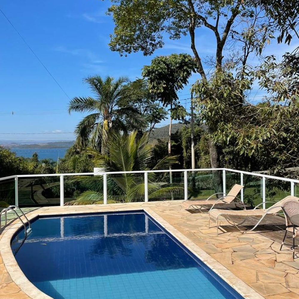 b2e7a517-ab88-41d2-b148-6d555dcb91db-1