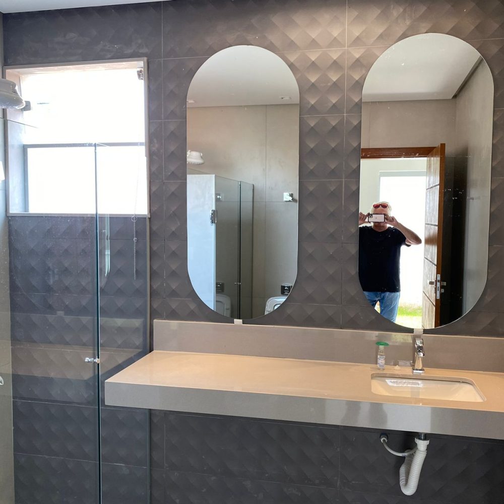 f5b5ef66-2348-48ca-8972-536a604e48b21